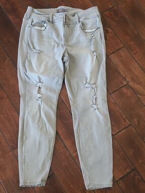 Torrid Light Gray Wash Distressed Skinny Jegging Jeans Size 18T